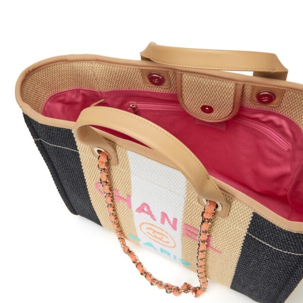 CHANEL | Deauville Tote Grande en Raffia a Rayas – Negro, Blanco y Beige - Image 5